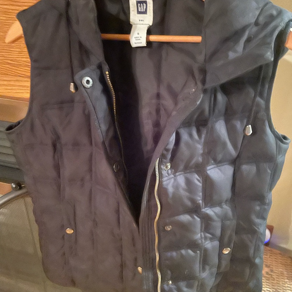 Gap puffer vest size small